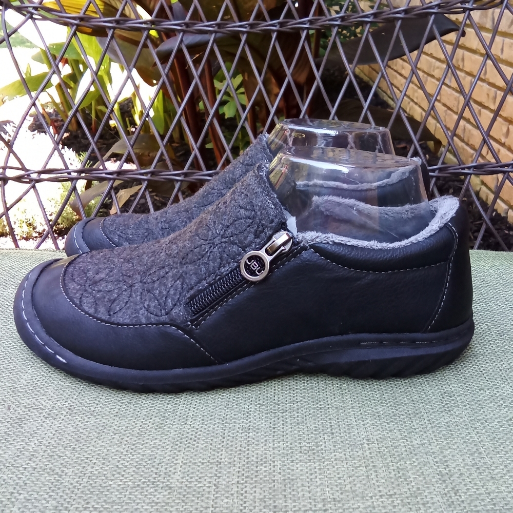 JBU Vegan/Textile Upper Wide Width Comfort Shoe.